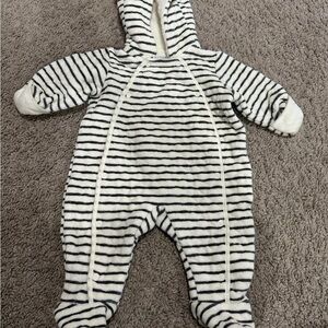 Nordstrom Baby Black and Cream Baby Footed Bunting Suit